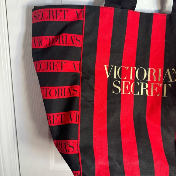 Pre-owned Victoria Secret Weekender Tote Bag XL Red & Black Striped. Large bag - Picture 4 of 16